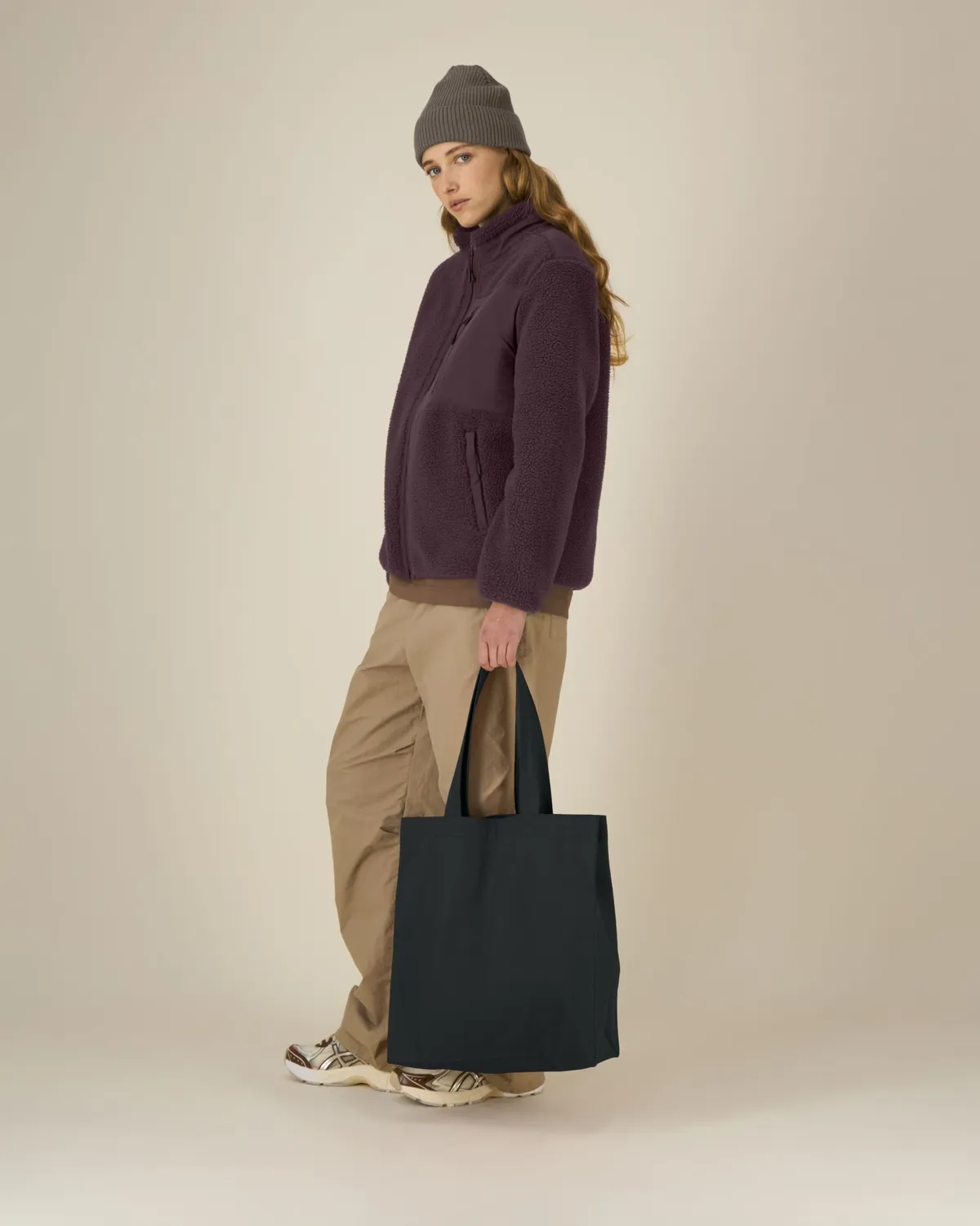 Mid Tote Bag in black, voorkant
