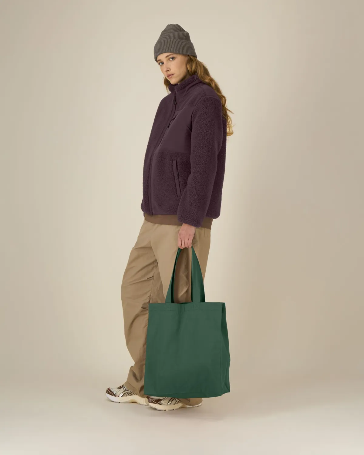 Mid Tote Bag in bottle green, voorkant