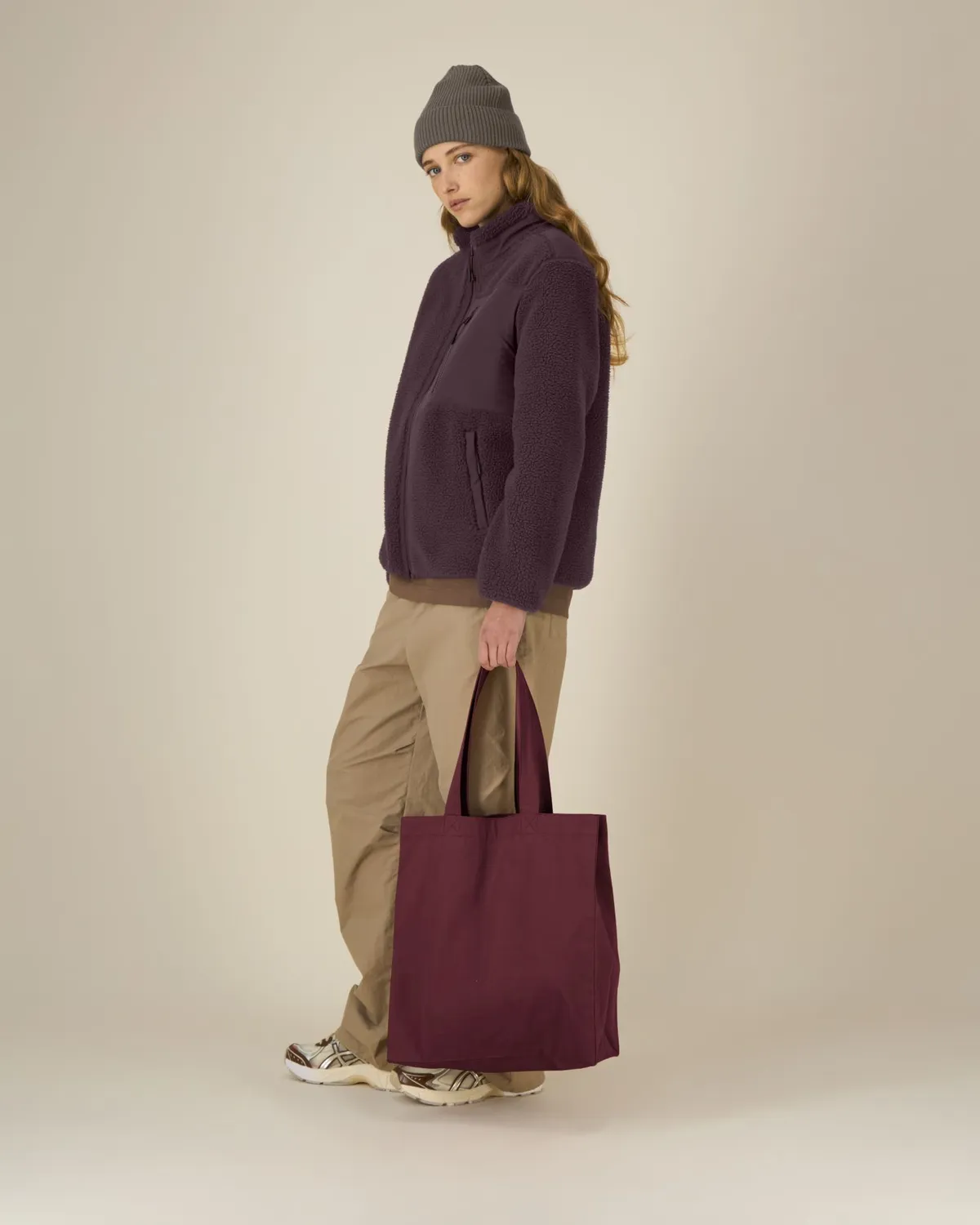 Mid Tote Bag in burgundy, voorkant