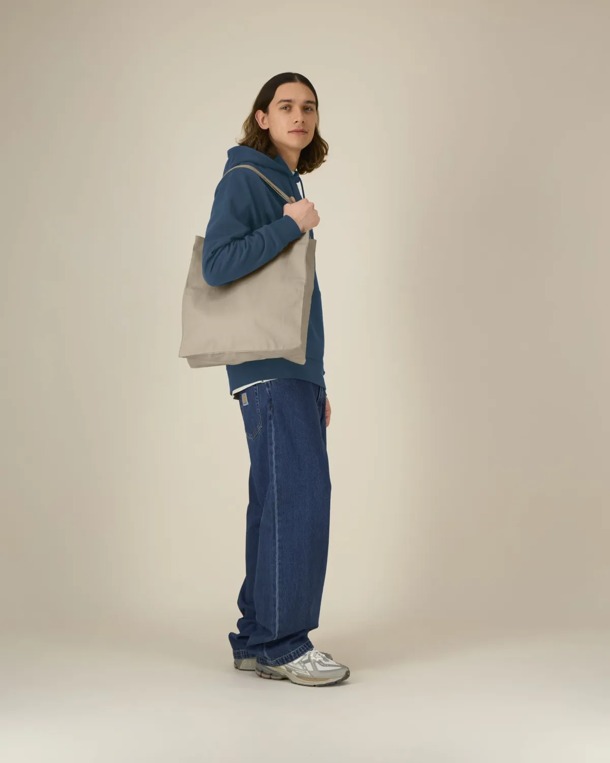 Mid Tote Bag in desert dust, voorkant