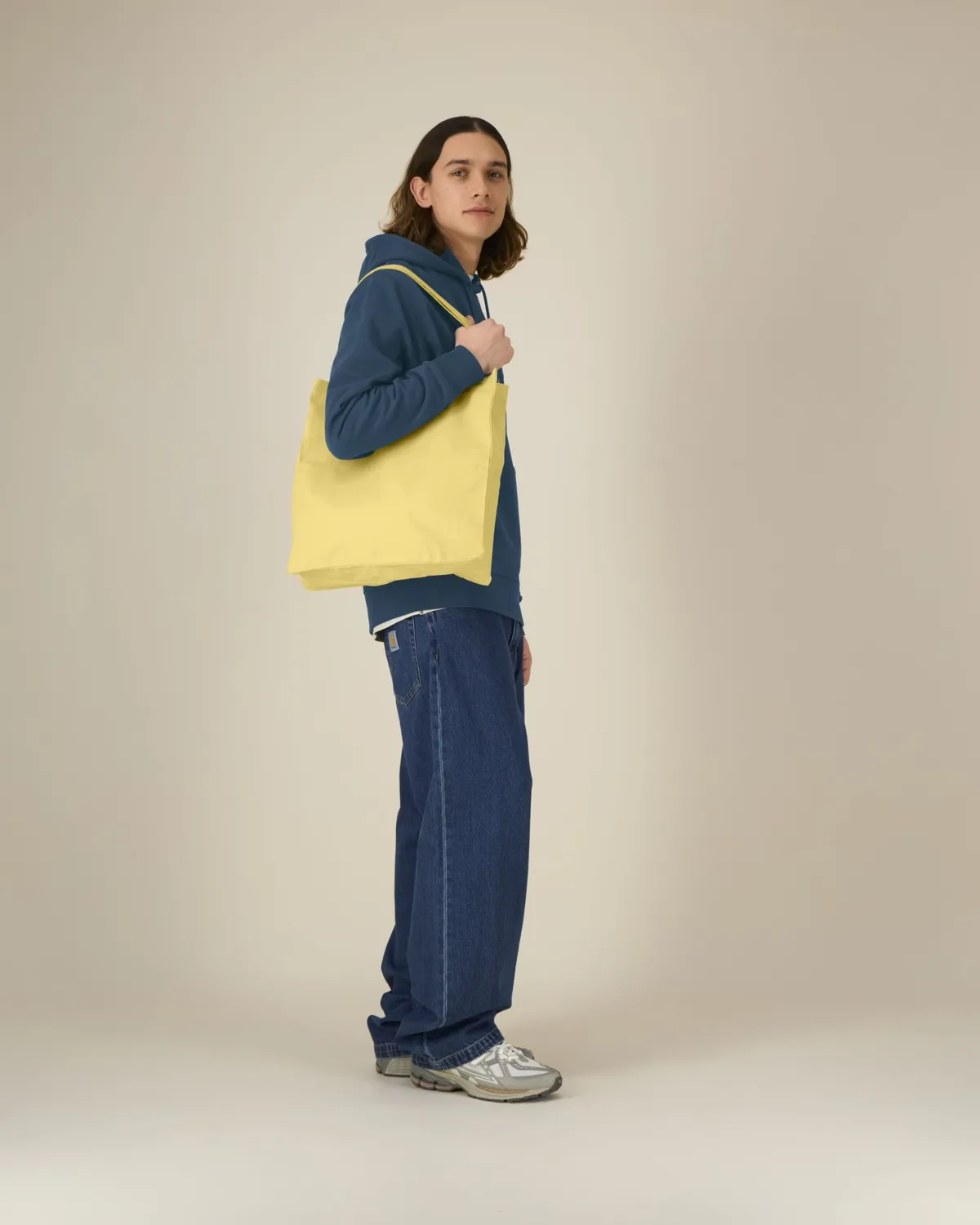 Mid Tote Bag in viva yellow, voorkant