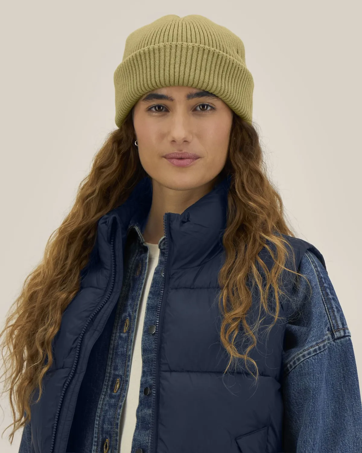 Fisherman Beanie 2.0 in faded olive, voorkant