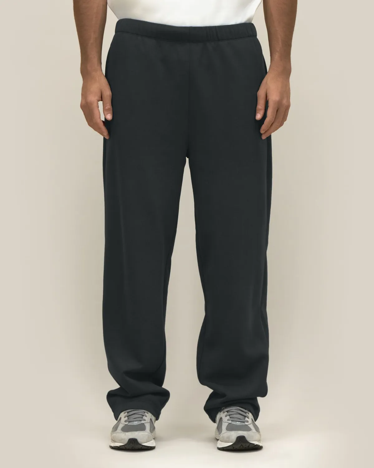 Needer in black, voorkant