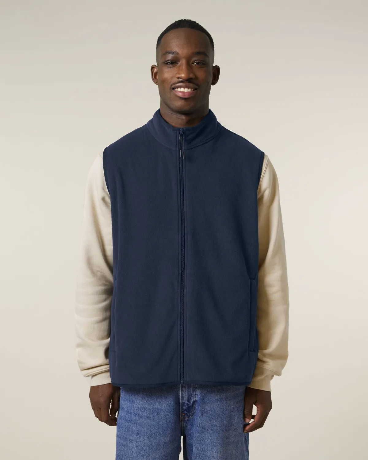 Stanley Quester in french navy, voorkant