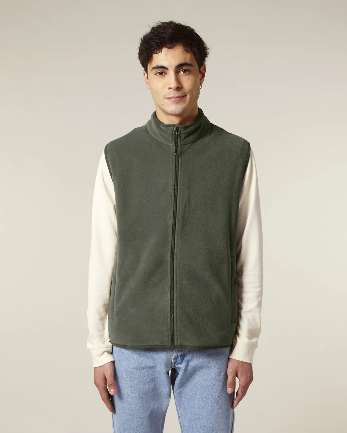 Stanley Quester in khaki, voorkant