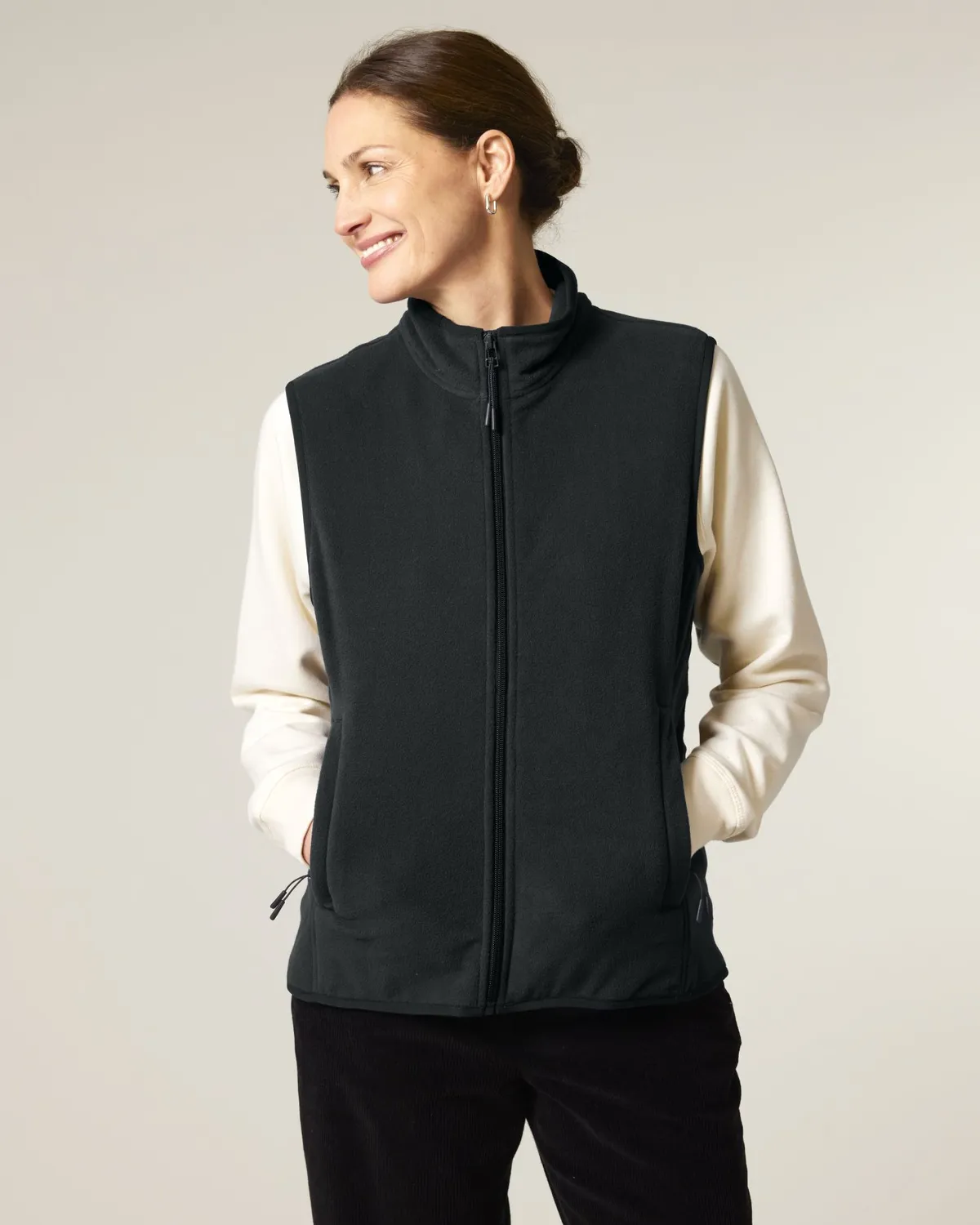 Stella Quester in black, voorkant