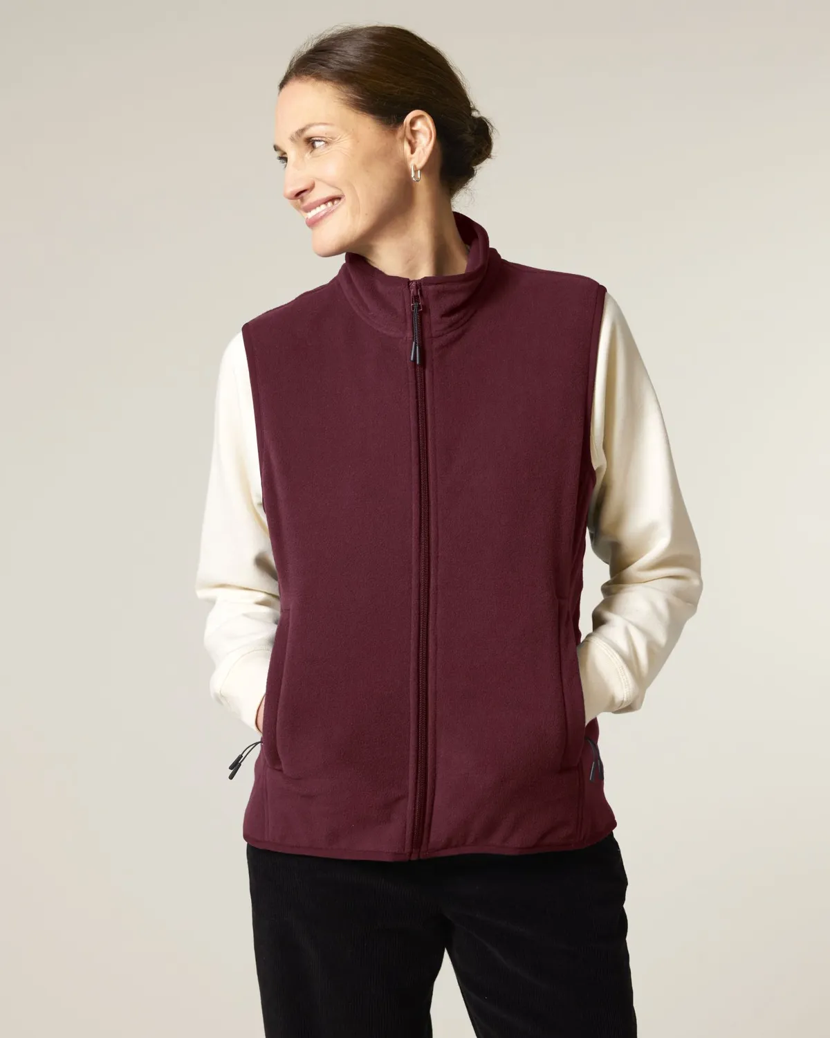 Stella Quester in burgundy, voorkant