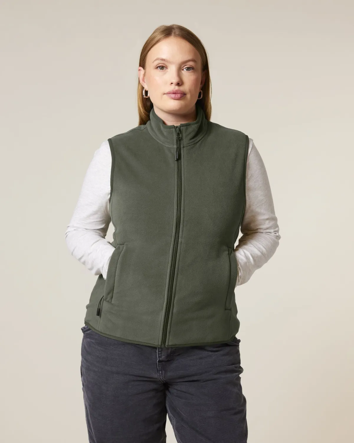 Stella Quester in khaki, voorkant