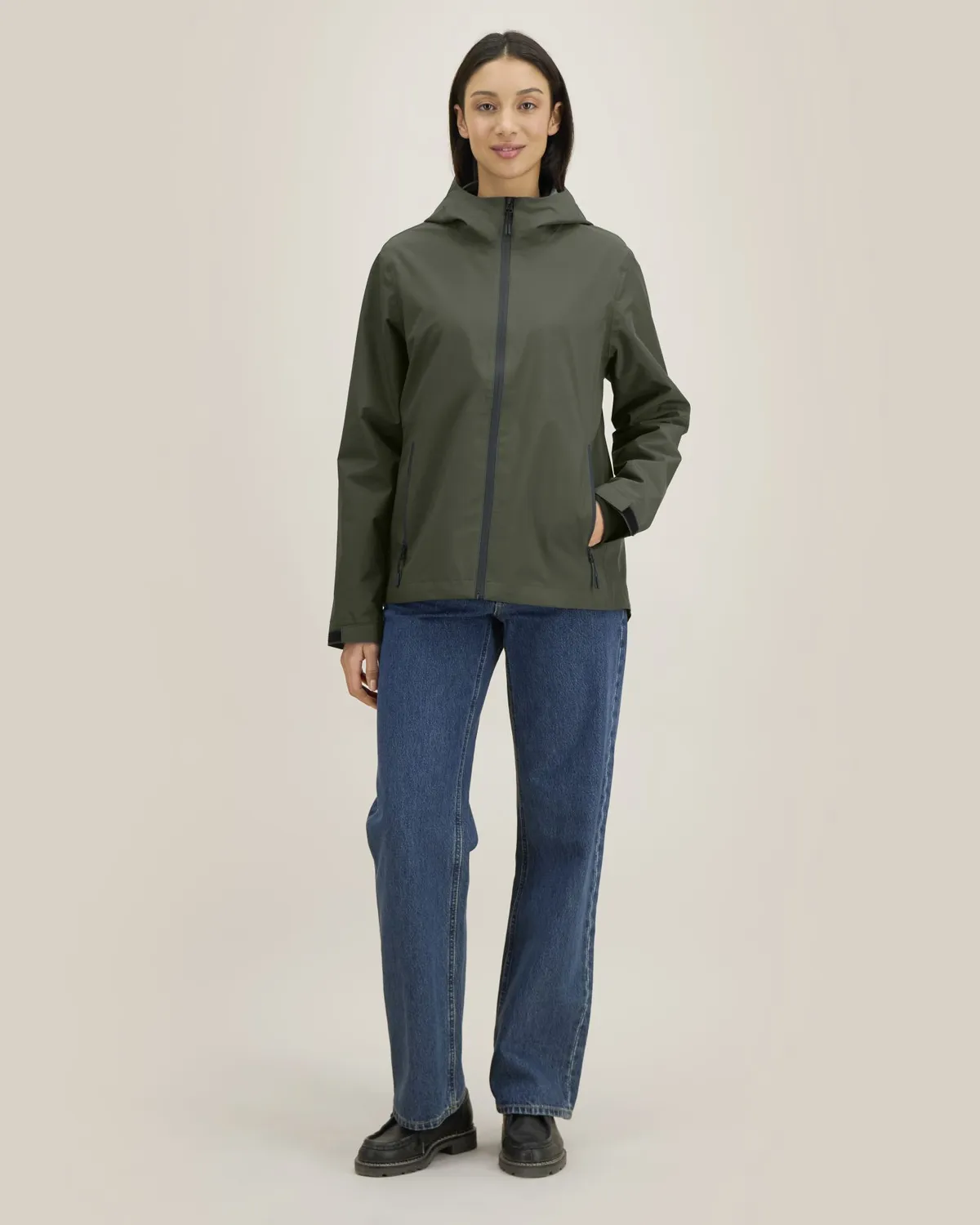 Stella Stormer in khaki, voorkant