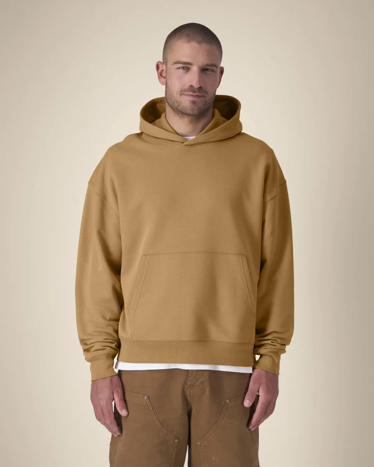 Chaser in grounded beige, voorkant