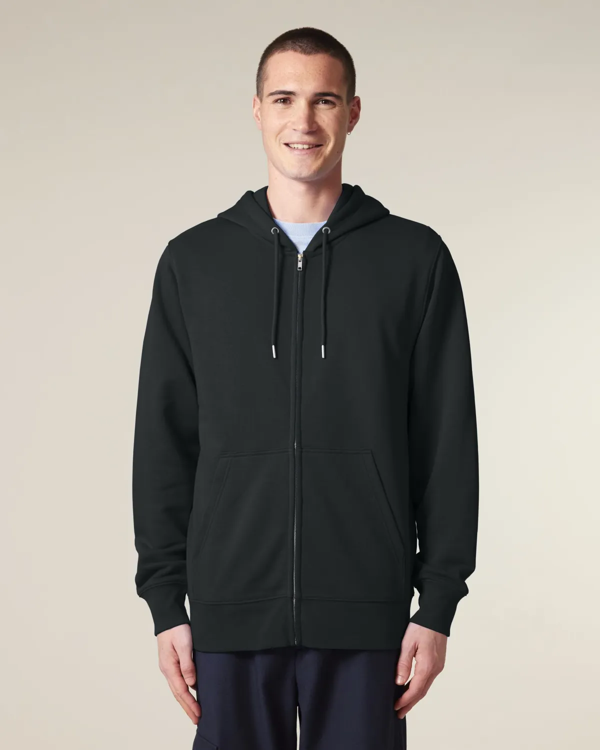 Connector 2.0 in black, voorkant