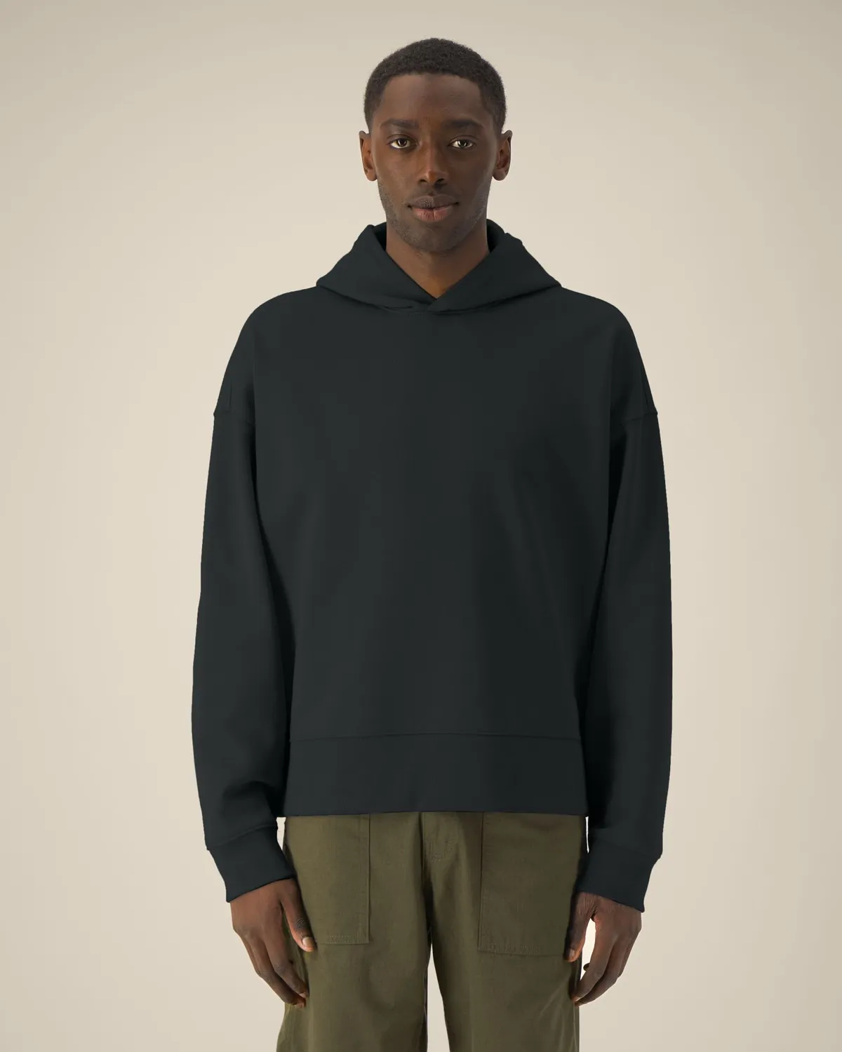 Voicer in black, voorkant
