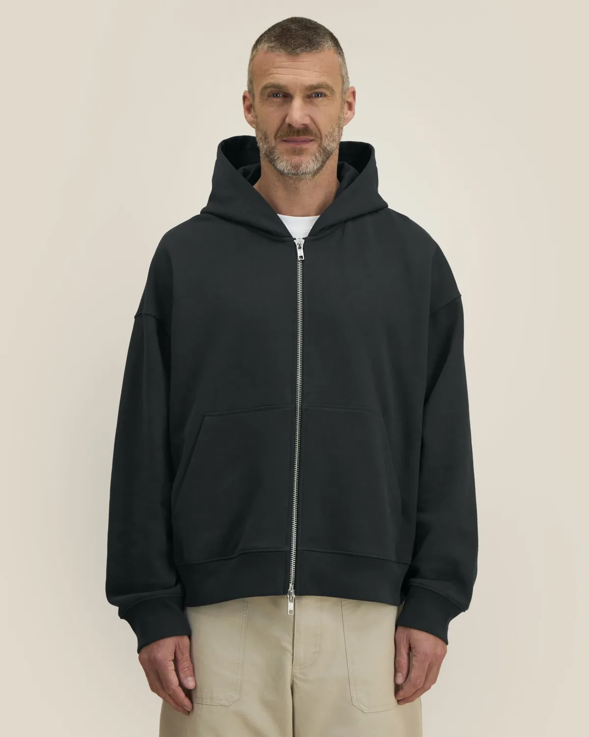 Fronter in black, voorkant