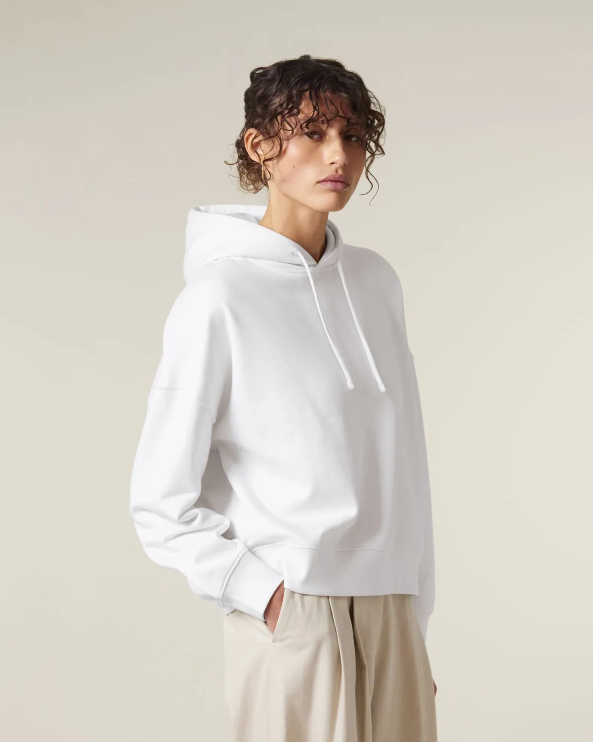 Stella Nora in white, voorkant