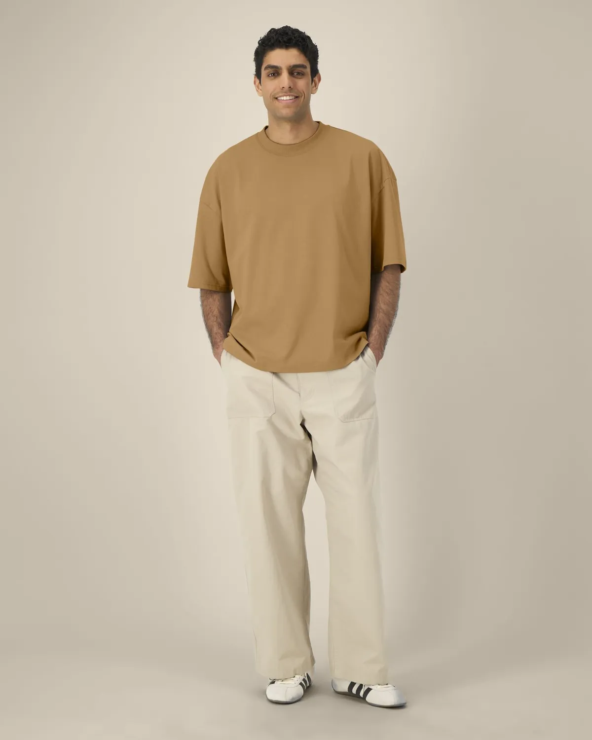 Hypster in grounded beige, voorkant