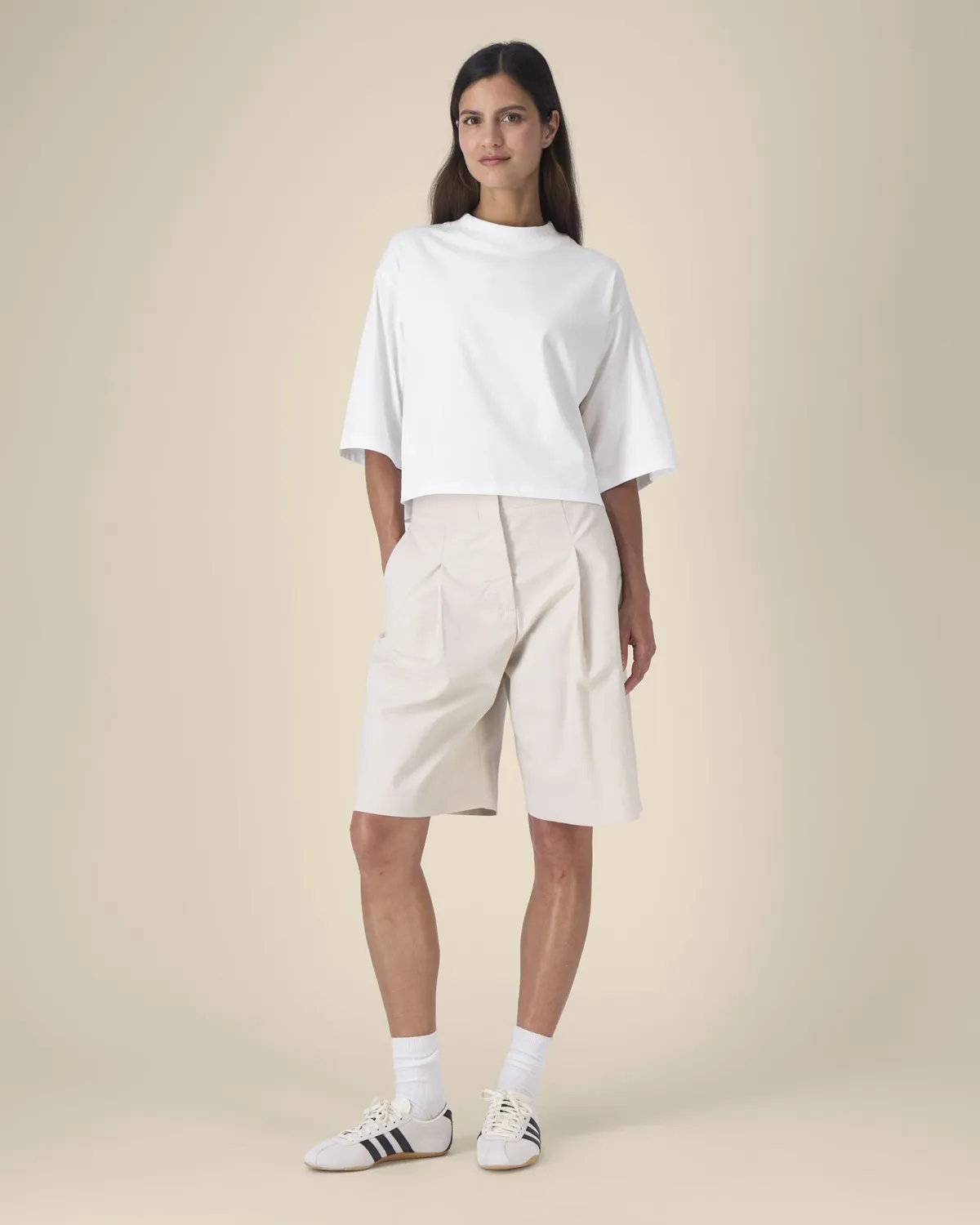 Stella Raya in white, voorkant