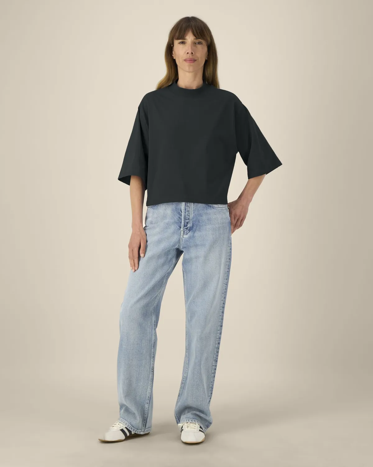 Stella Raya in black, voorkant