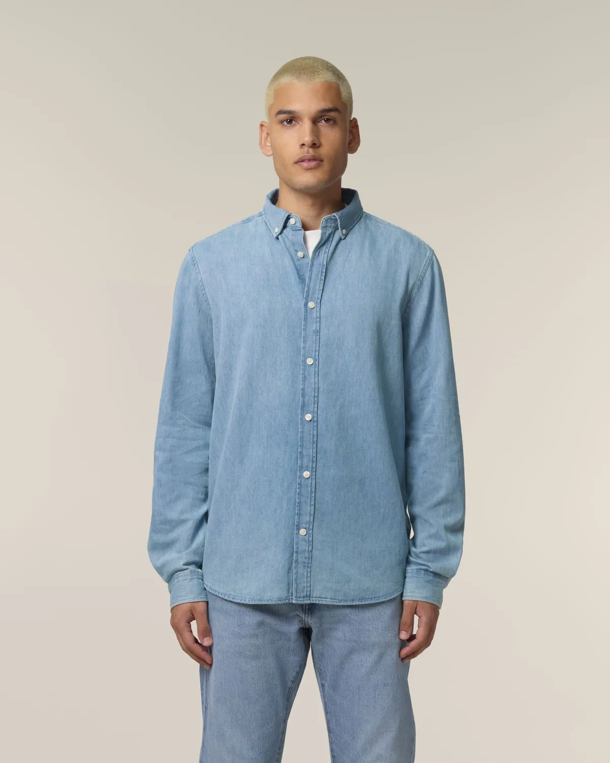 Stanley Denim Shirt in light wash, voorkant