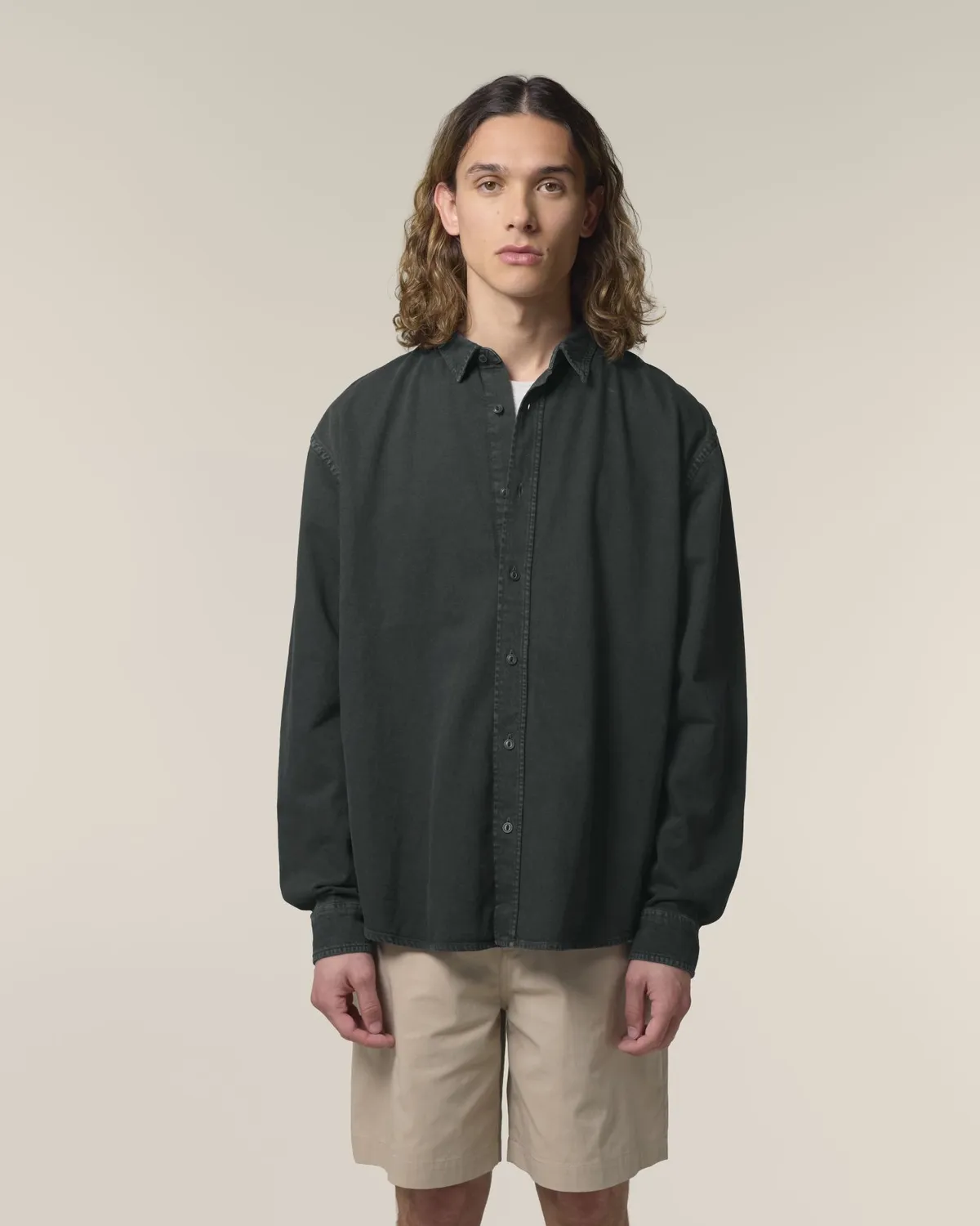 Worker Shirt in g. dyed black rock, voorkant