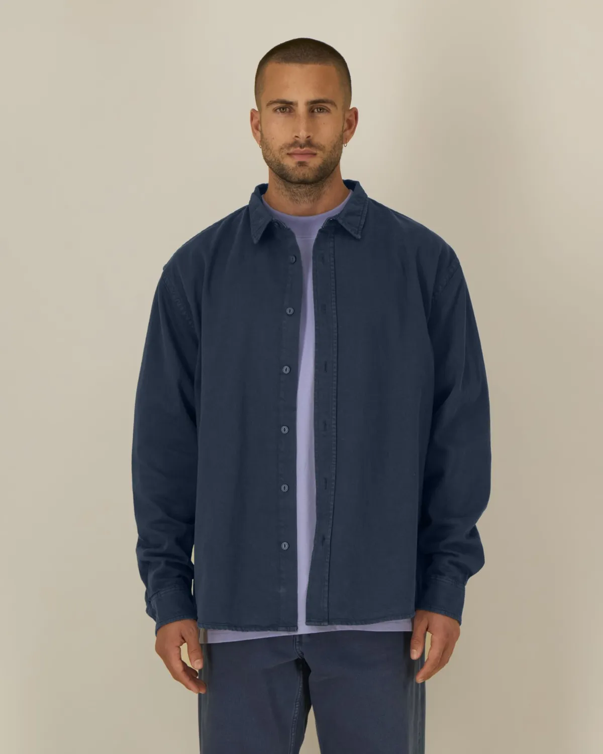 Worker Shirt in g.dyed navy, voorkant