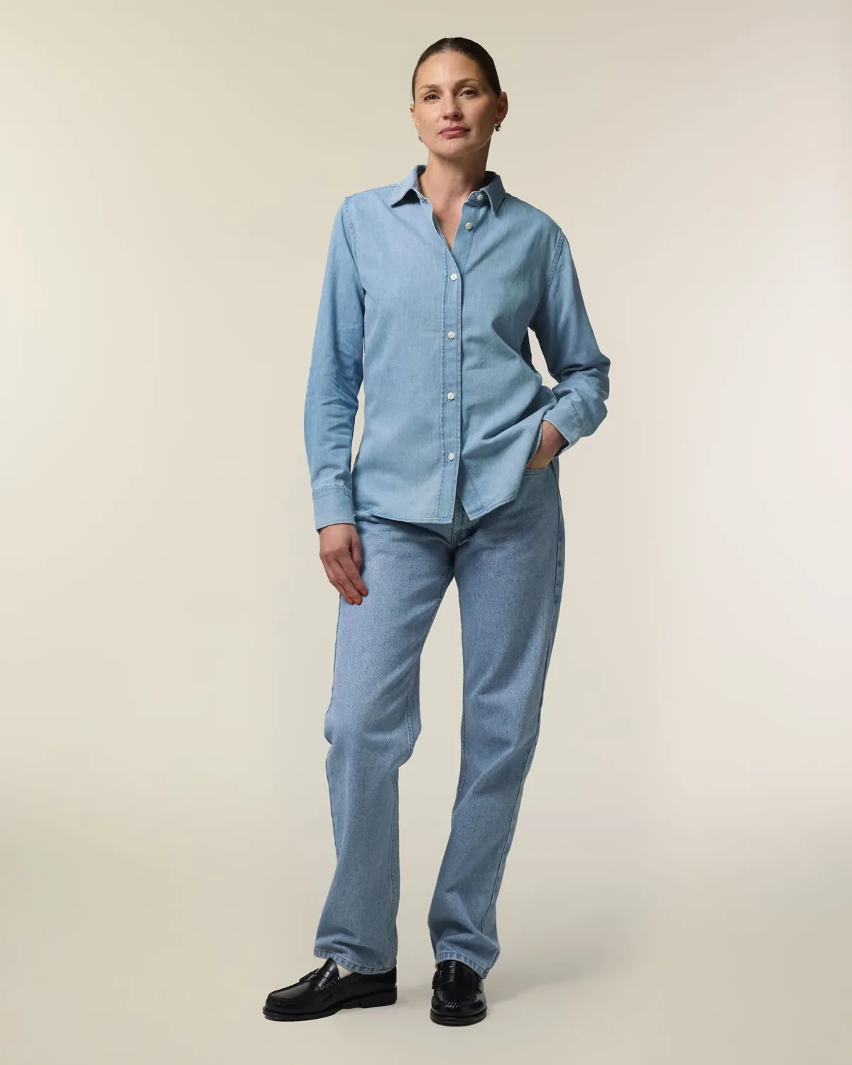 Stella Denim Shirt in light wash, voorkant
