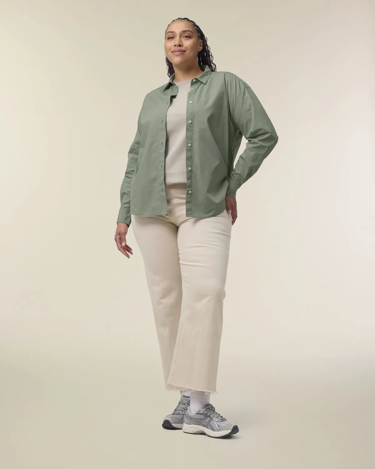 Stella Styler Shirt in soft khaki, voorkant