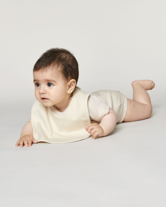 Baby Bib in natural raw, voorkant